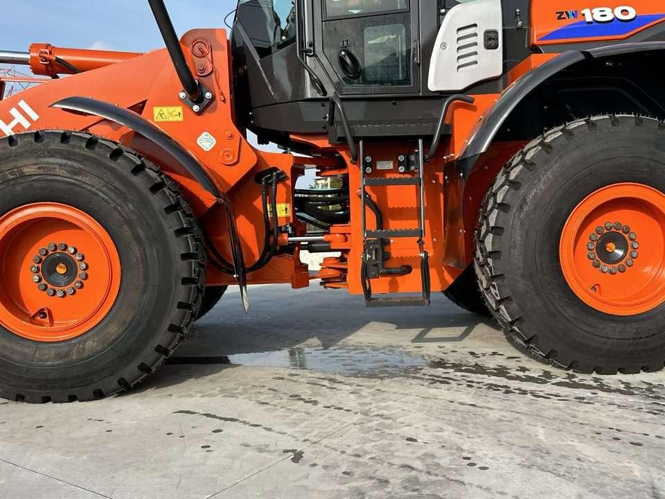 Hitachi ZW180-5B Photo 4