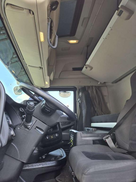 Iveco S-WAY S490 Photo 14