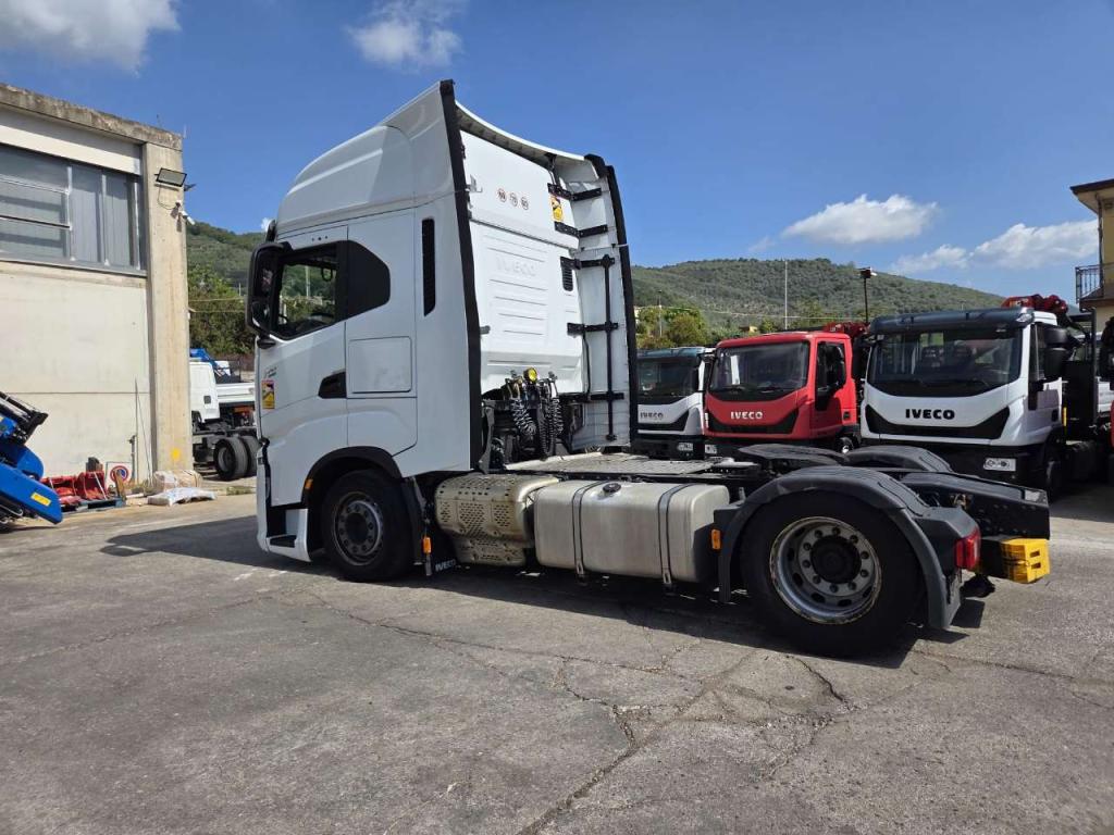 Iveco S-WAY S490 Photo 15