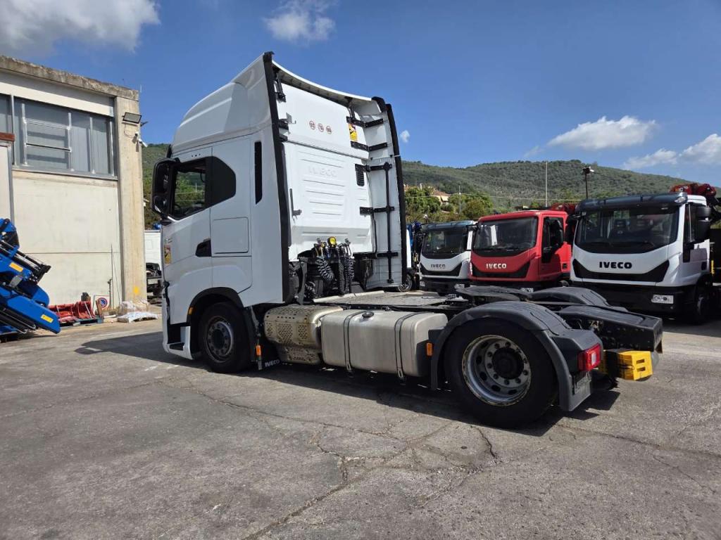 Iveco S-WAY S490 Photo 16