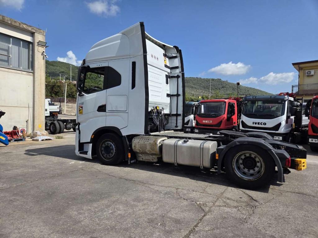 Iveco S-WAY S490 Photo 28