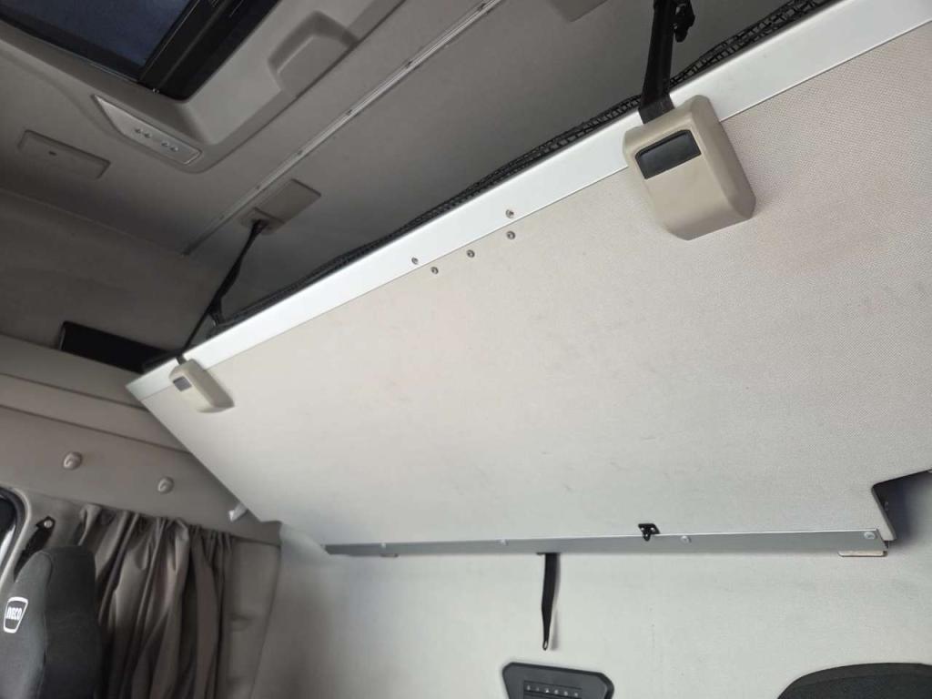 Iveco S-WAY S490 Photo 3