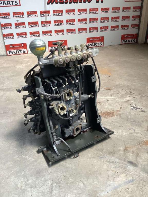 Distributeur hydraulique pour Komatsu PC228-3 Photo 2