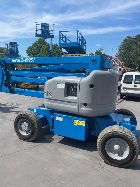 Genie Z45/25J Bienergy Photo 10
