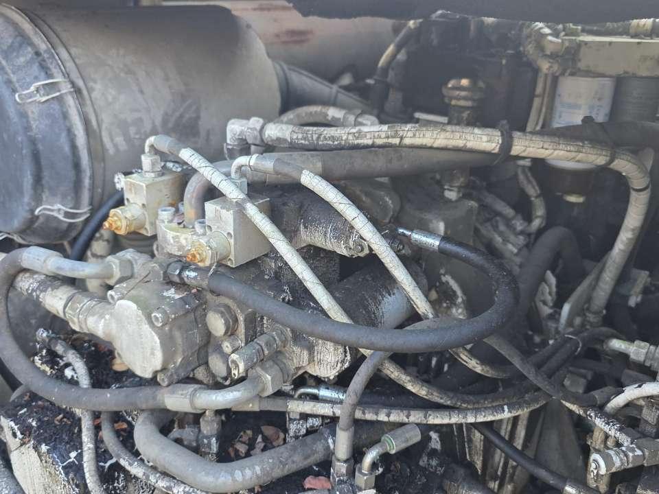 Liebherr R954B HD Photo 15