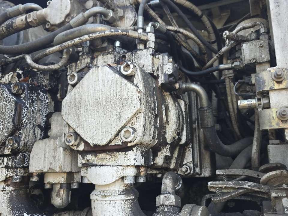 Liebherr R954B HD Photo 16