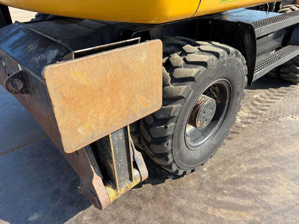Caterpillar M313D VA - Outriggers + Blade Photo 21
