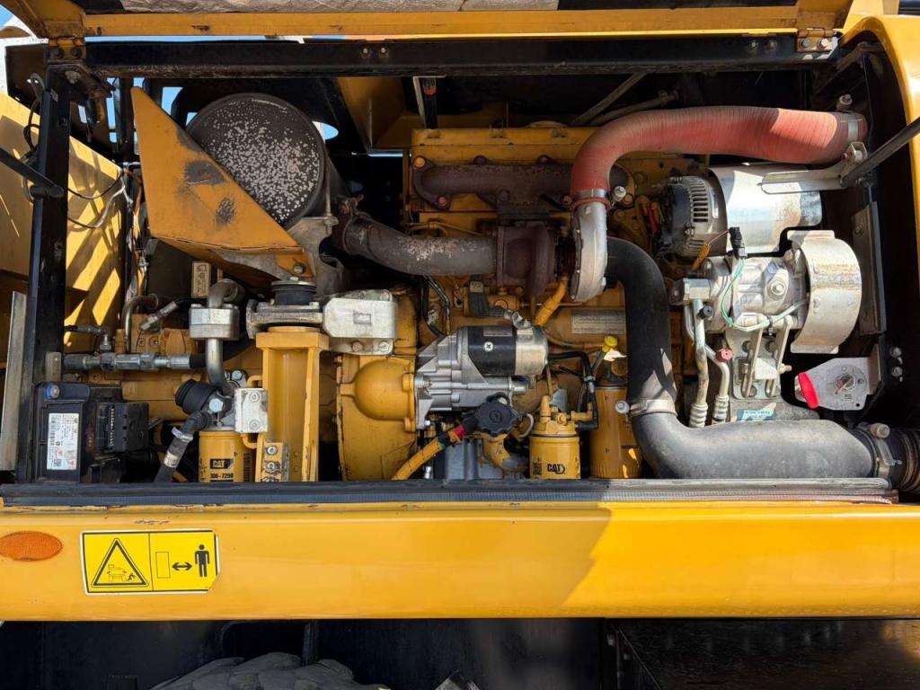 Caterpillar M313D VA - Outriggers + Blade Photo 28