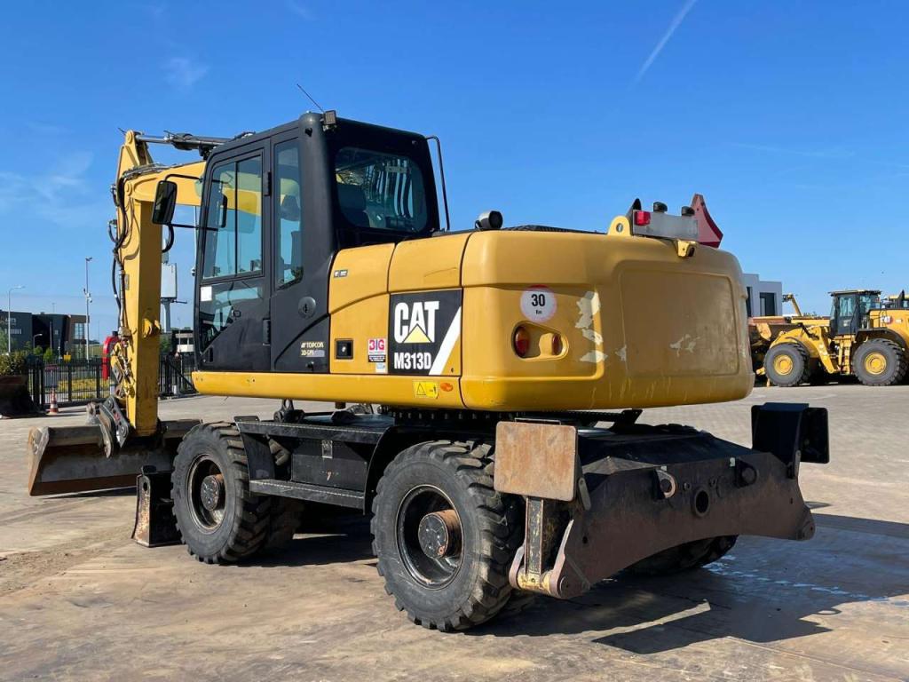 Caterpillar M313D VA - Outriggers + Blade Photo 6