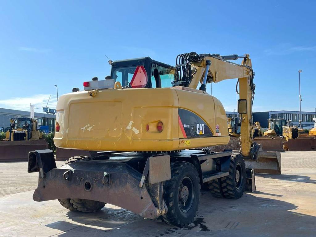 Caterpillar M313D VA - Outriggers + Blade Photo 8
