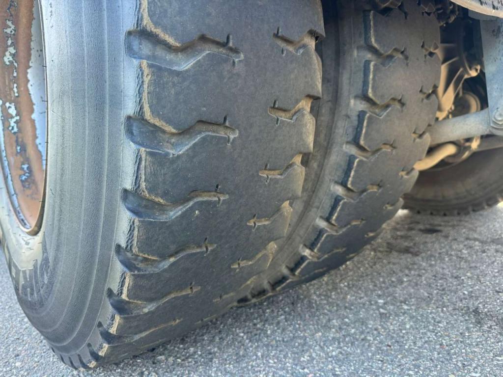 Iveco 330 6x4 Photo 19