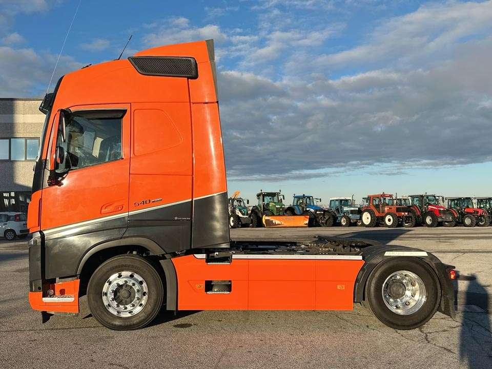 Volvo FH 540 42T 4x2 Photo 2