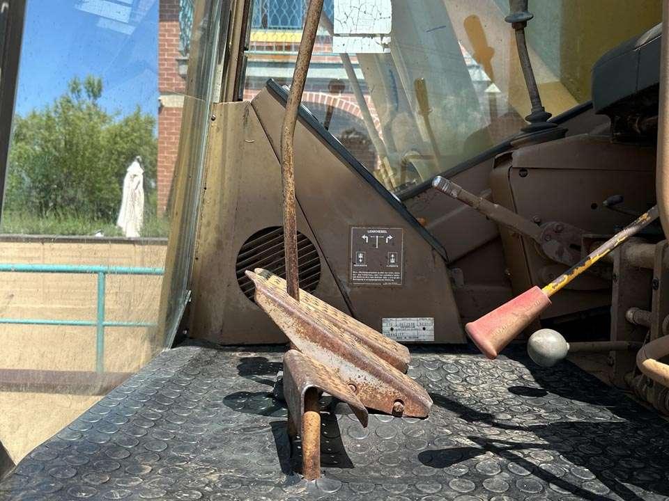 Caterpillar 215B LC Photo 12