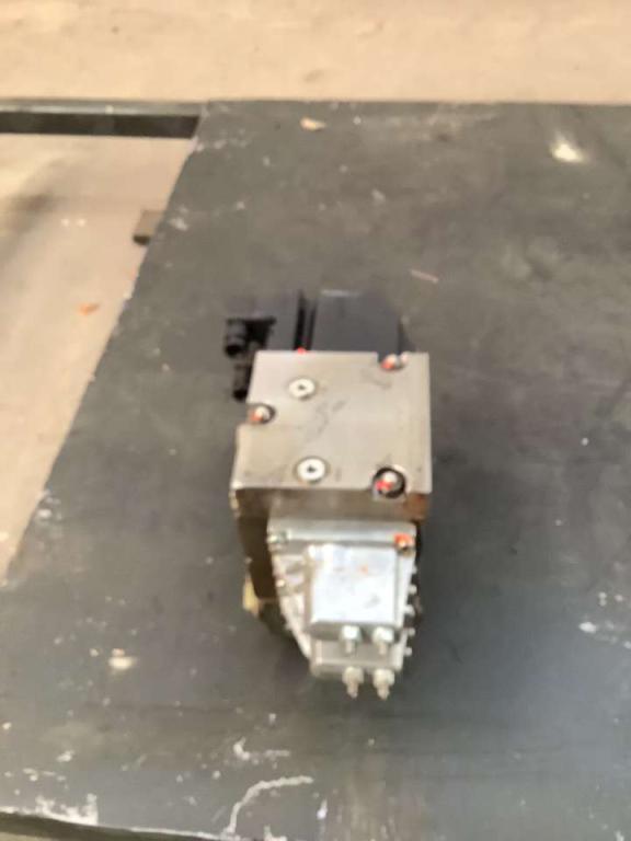Distributeur hydraulique Photo 2