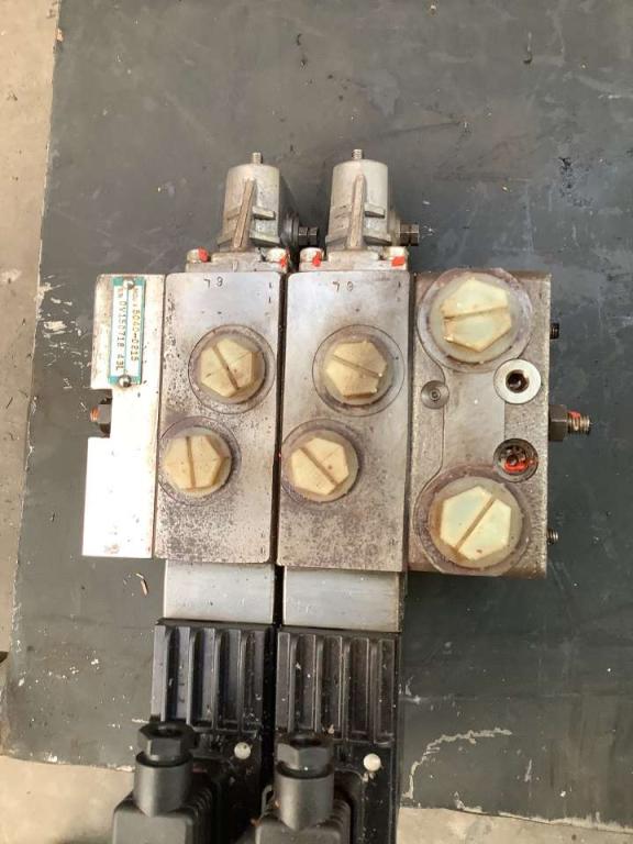 Distributeur hydraulique Photo 3