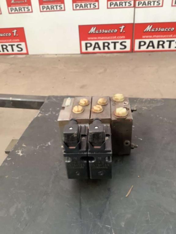 Distributeur hydraulique Photo 4