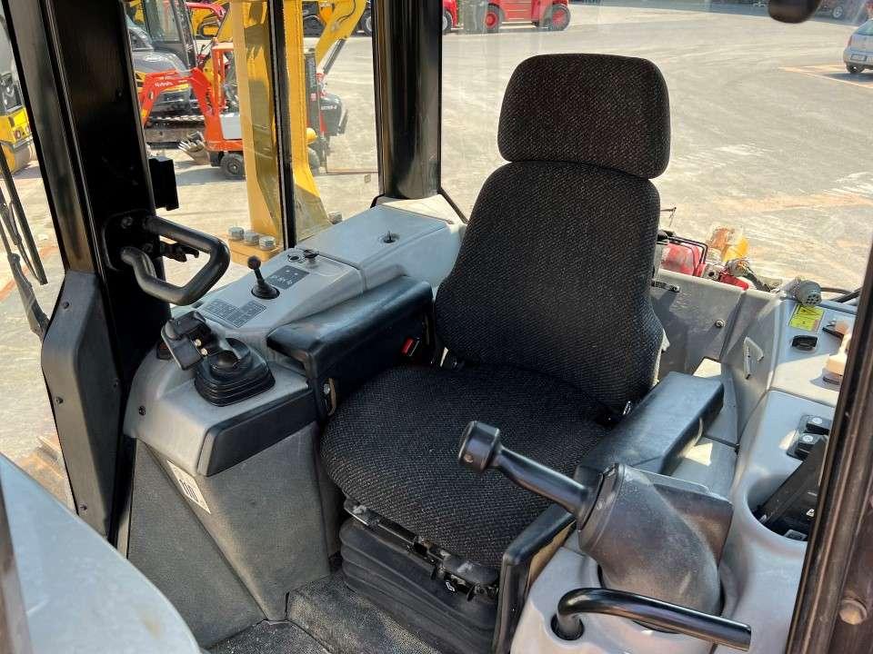 Caterpillar D6N LGP Photo 6