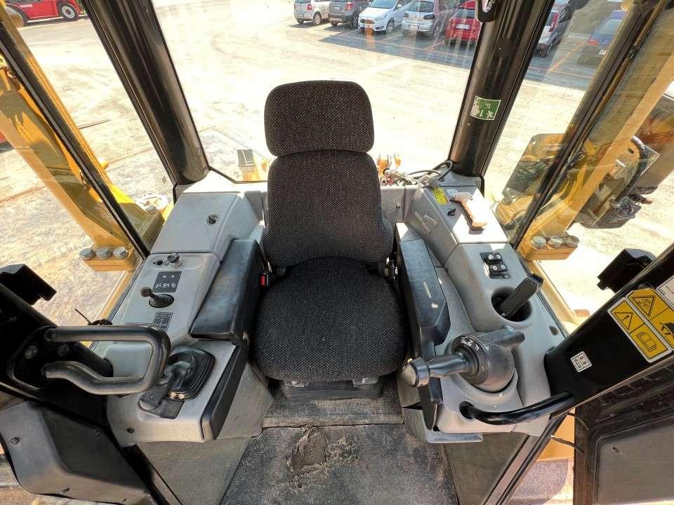 Caterpillar D6N LGP Photo 7