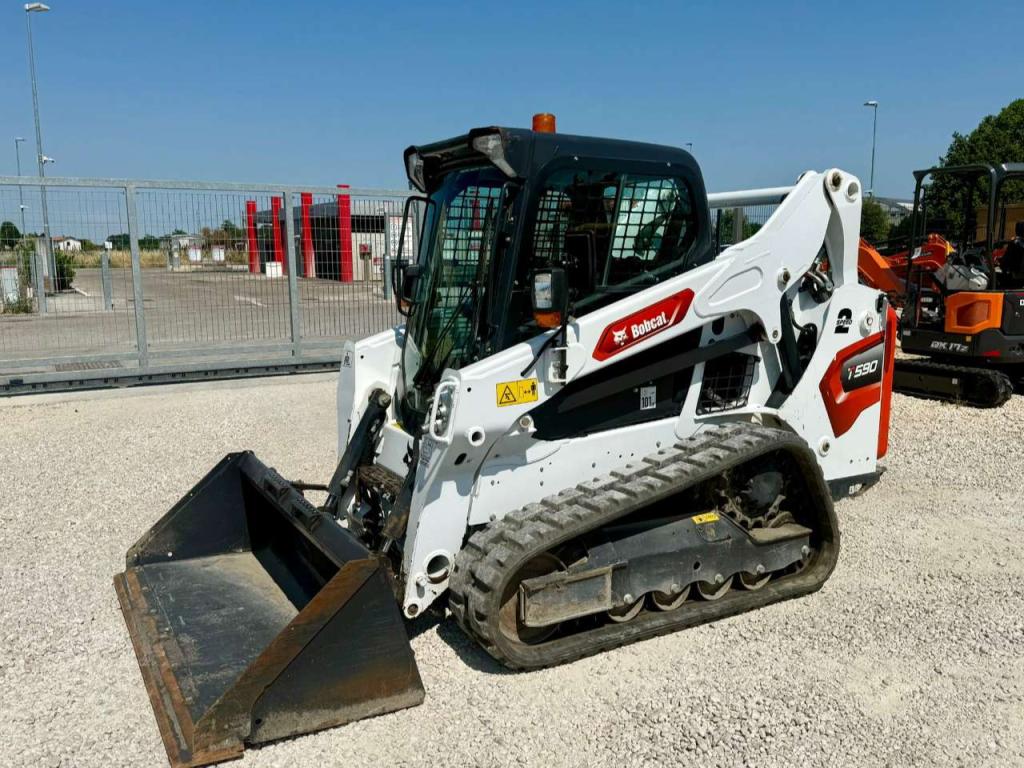 Bobcat T590 Photo 1