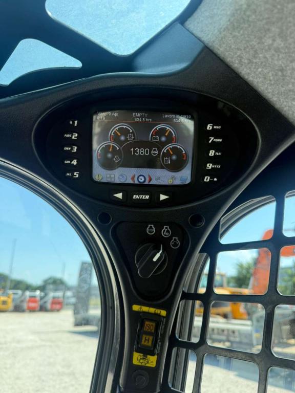 Bobcat T590 Photo 10