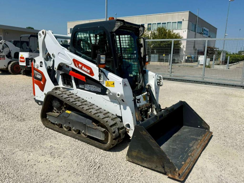 Bobcat T590 Photo 2