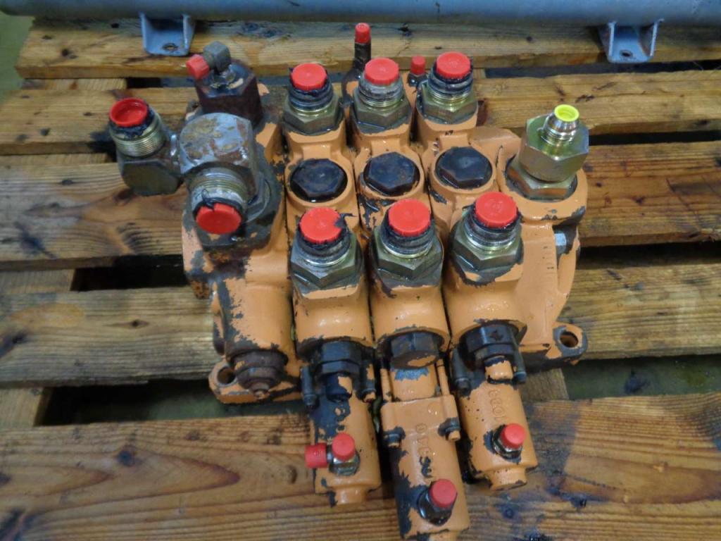 Distributeur hydraulique pour Case 821 C Photo 2