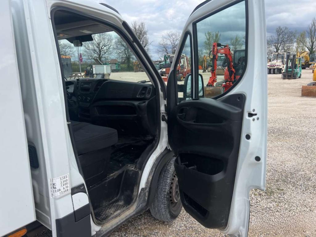 Iveco DAILY 35-120 Photo 24