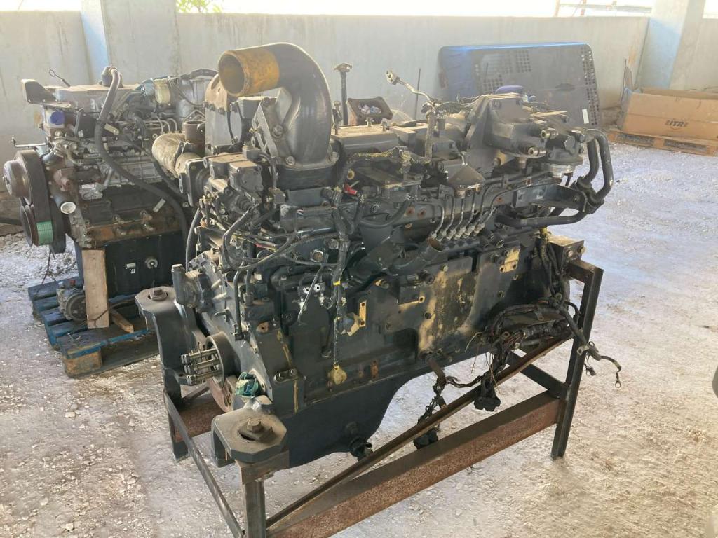 Komatsu SAAA6D125E-5 Photo 1