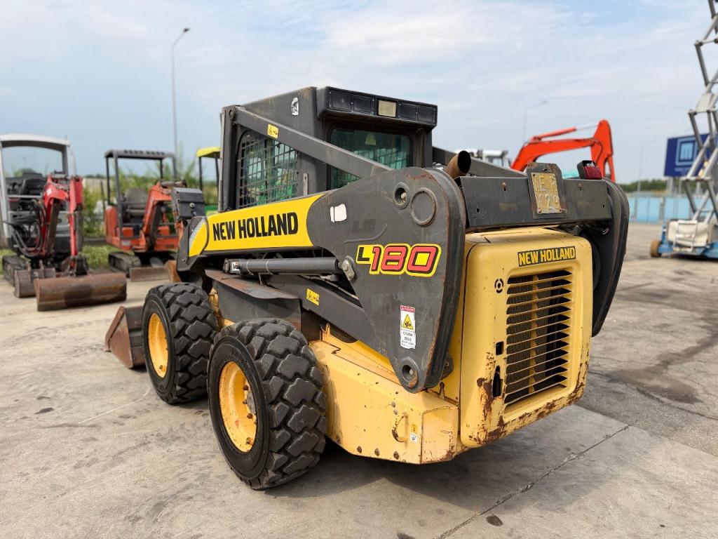 New Holland LS180 Photo 6