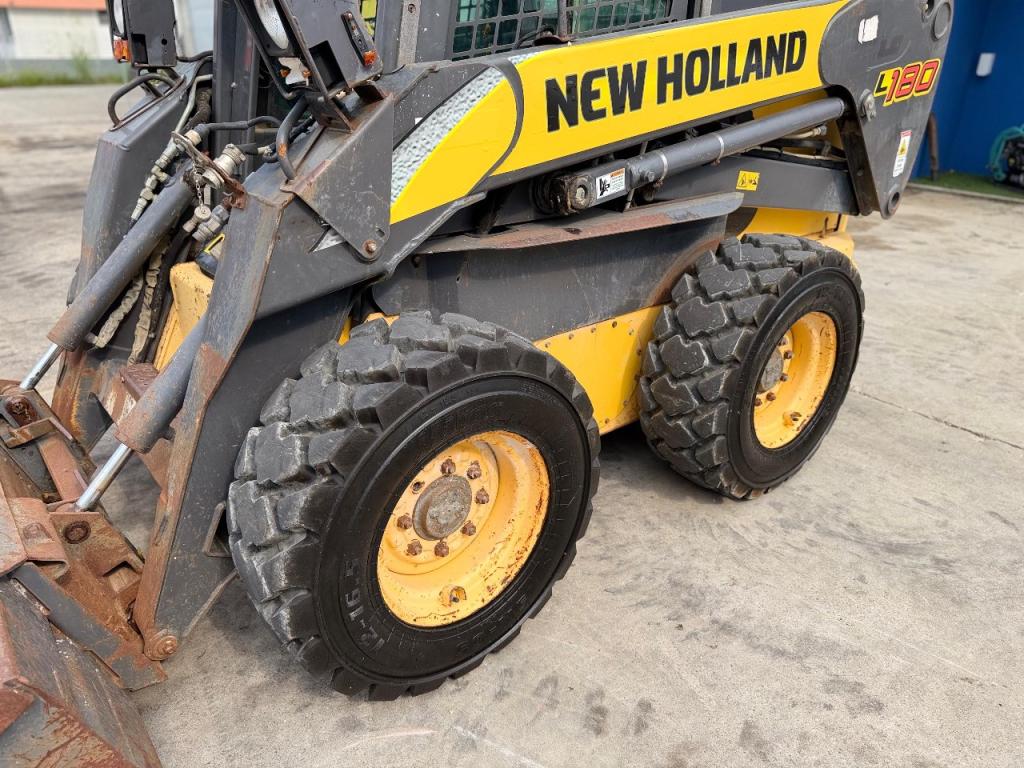New Holland LS180 Photo 8