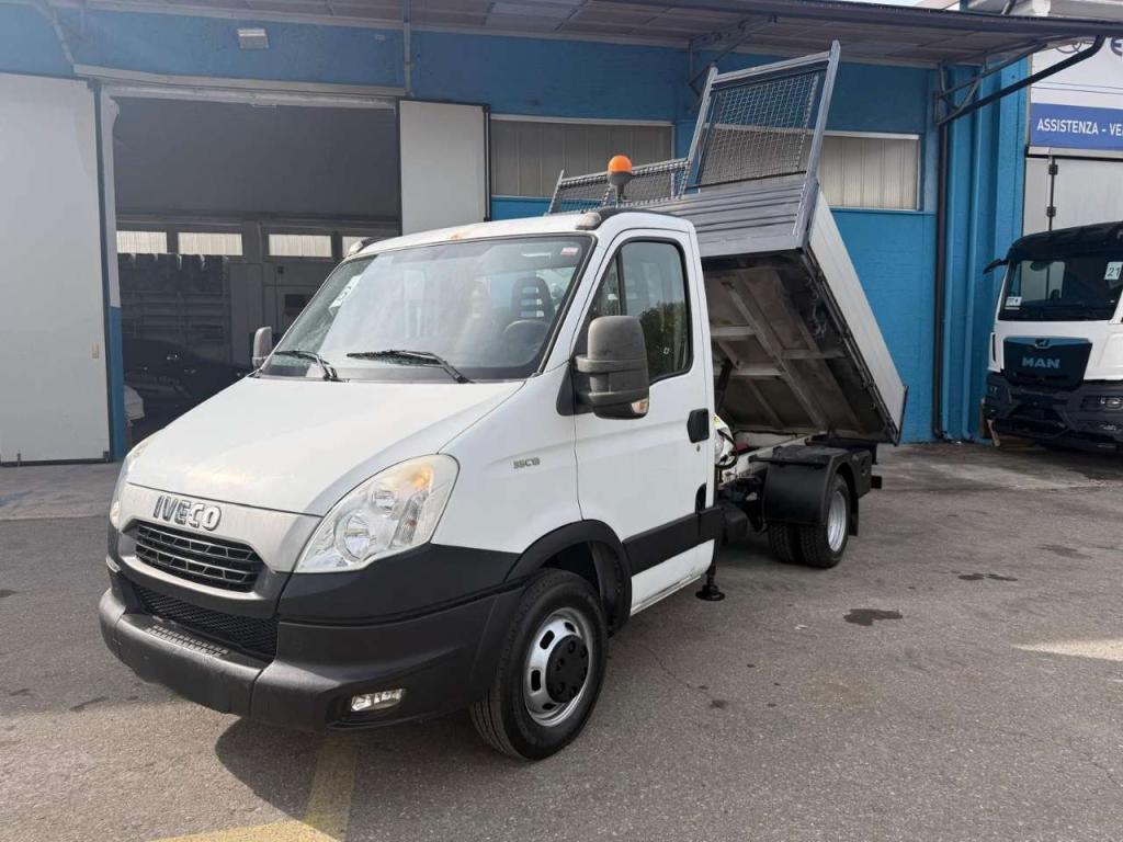 Iveco 35C13 Photo 1