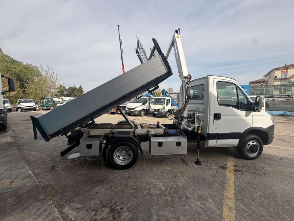 Iveco 35C13 Photo 9
