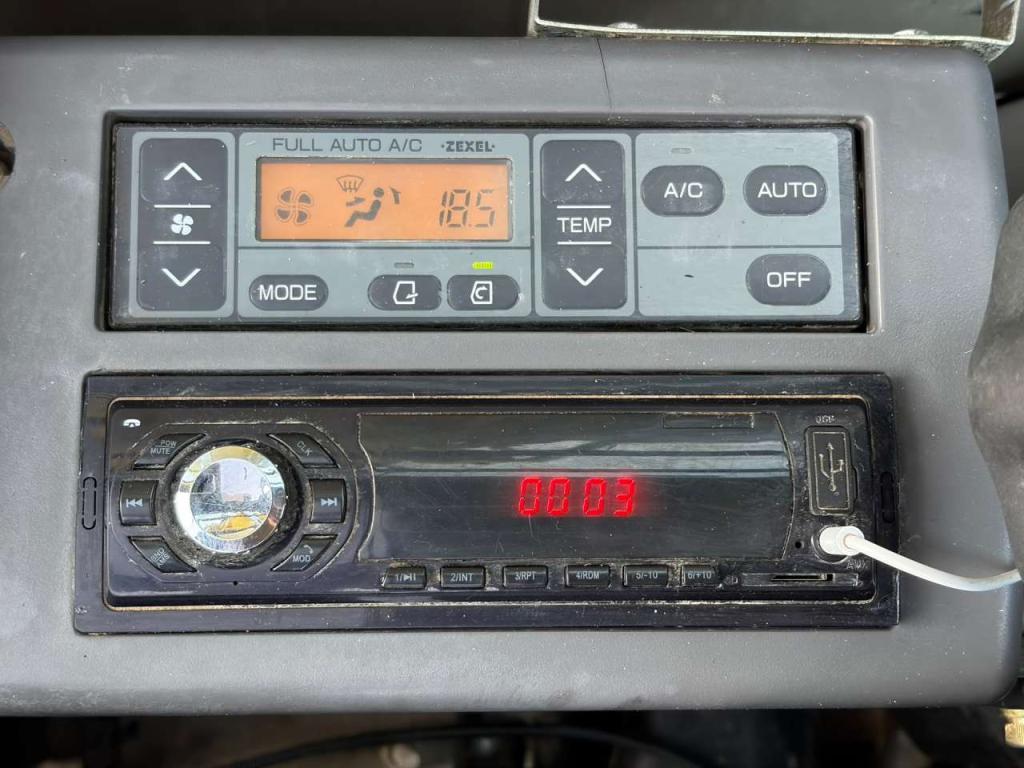 Hitachi ZX140-W3 | German machine Photo 26