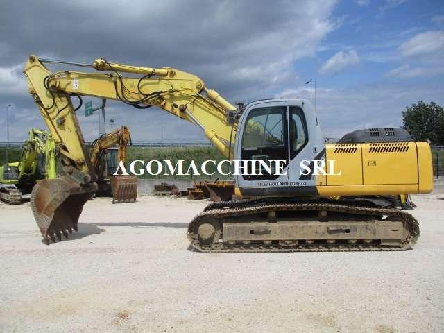 New Holland E215B Photo 3