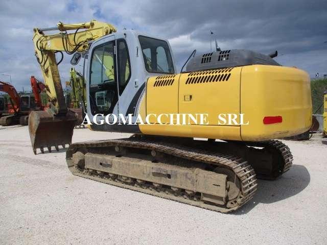New Holland E215B Photo 5
