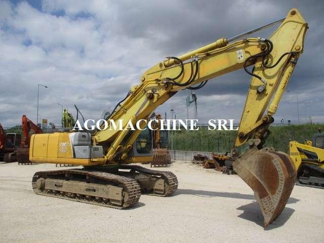 New Holland E215B Photo 6