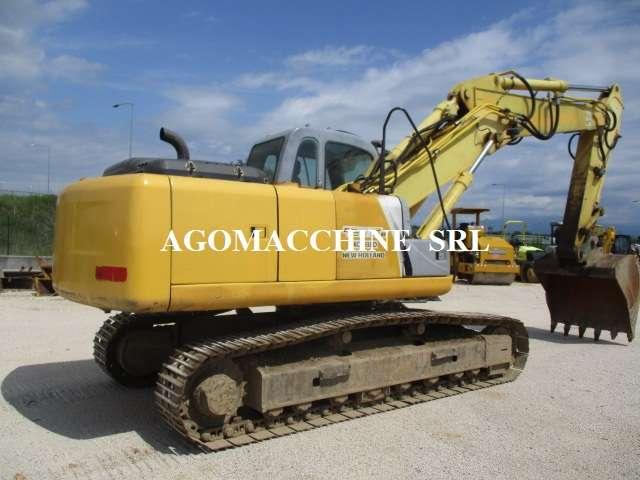 New Holland E215B Photo 9