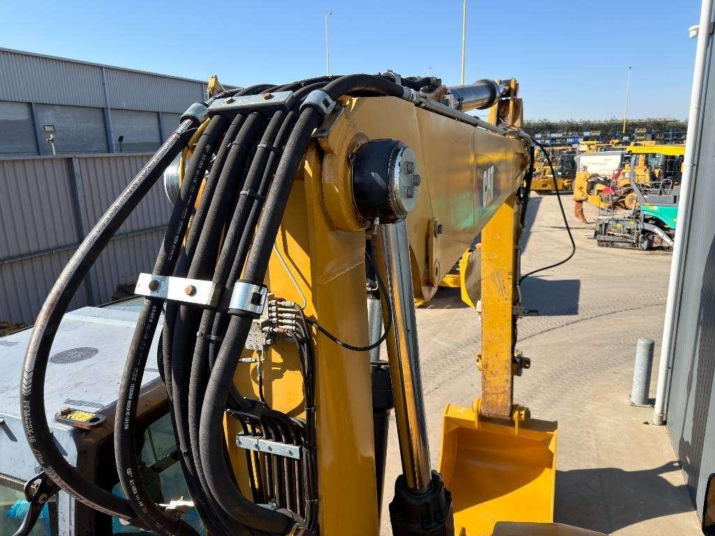 Caterpillar M320F Photo 12