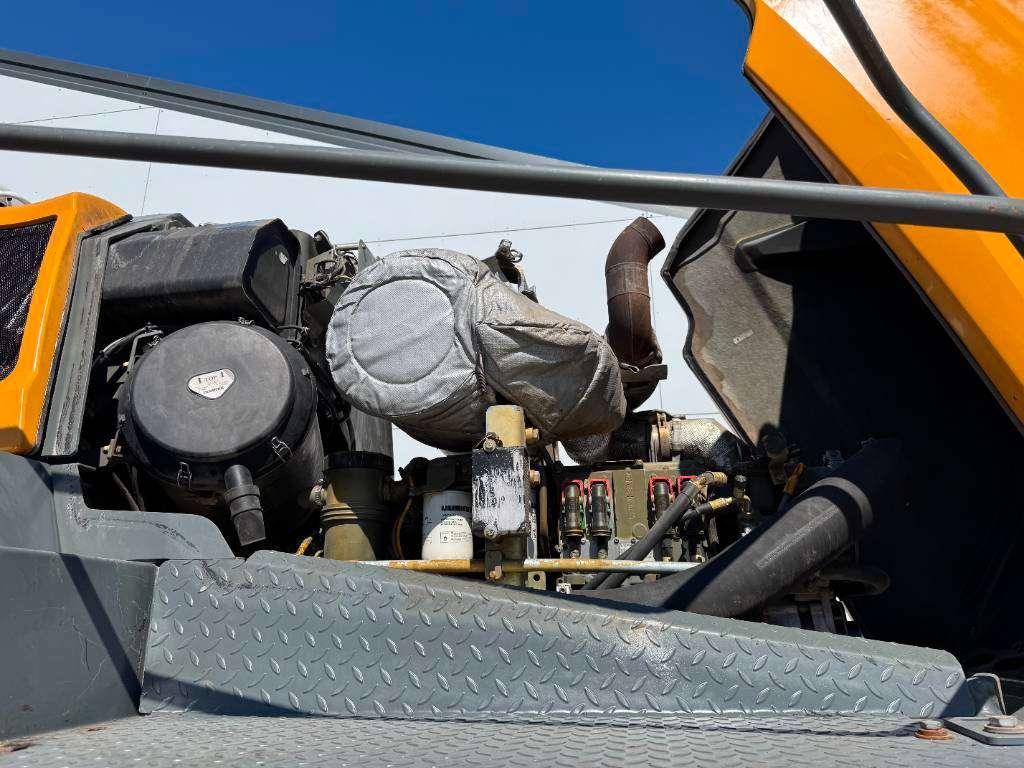 Liebherr L580 - German Machine / Joystick Controls Photo 28