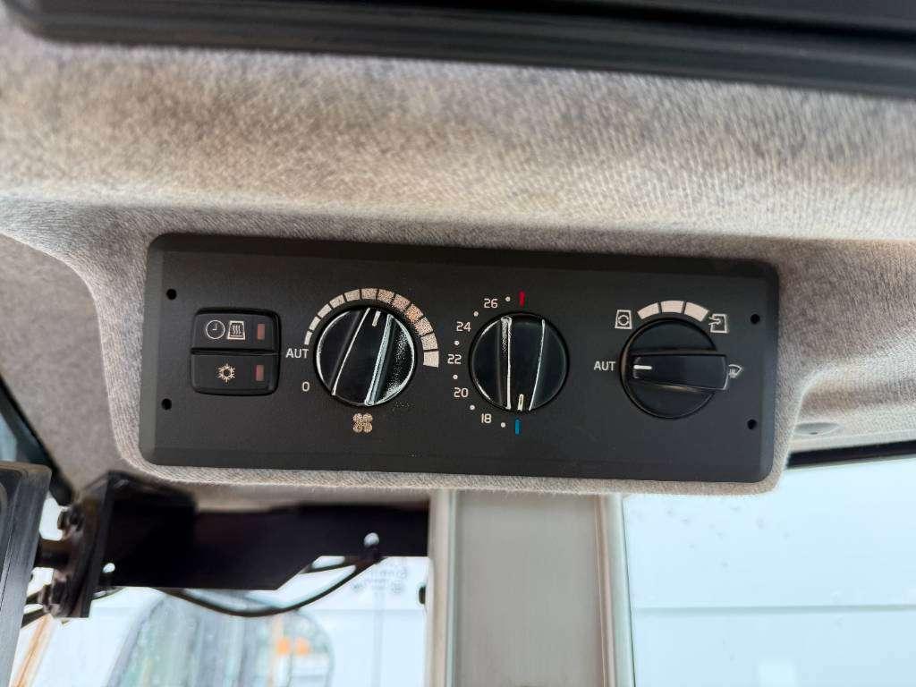 Volvo L110H - Weight System / Backup Camera Photo 12