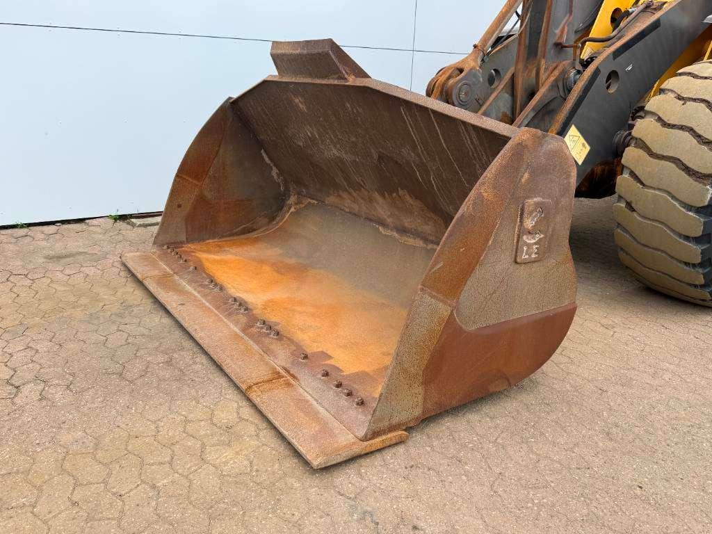 Volvo L110H - Weight System / Backup Camera Photo 14