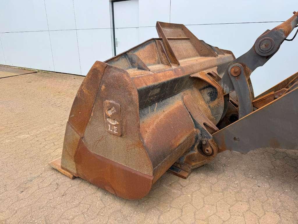 Volvo L110H - Weight System / Backup Camera Photo 15