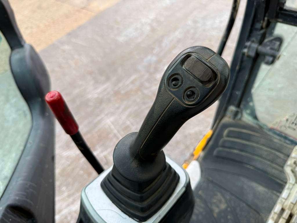 JCB JZ141LC - Automatic Greasing / Hammer Lines Photo 10