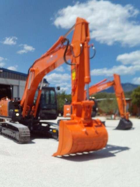 Hitachi ZX210LCN-3 Photo 3