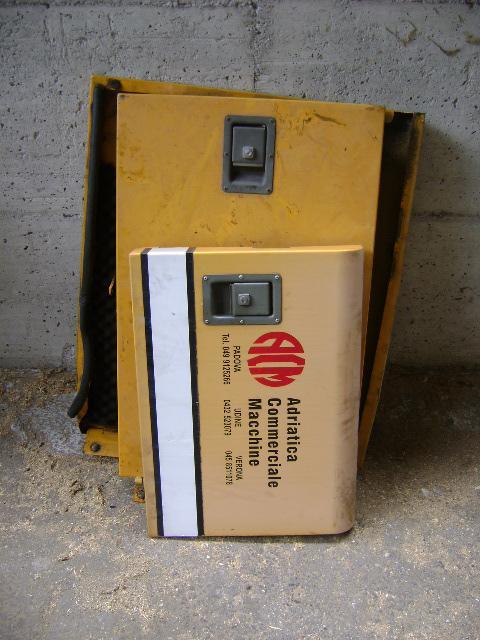 Capot et panneau de carrosserie pour Liebherr 902 Photo 1