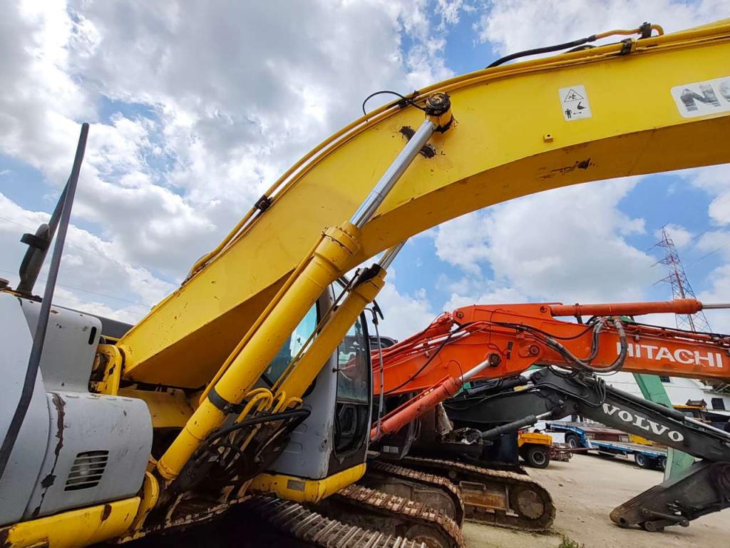 New Holland E245 Photo 11