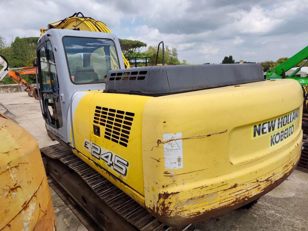 New Holland E245 Photo 2