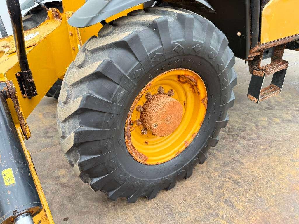 Caterpillar TH460B - 15m Reach / 4 Wheel Steering Photo 24