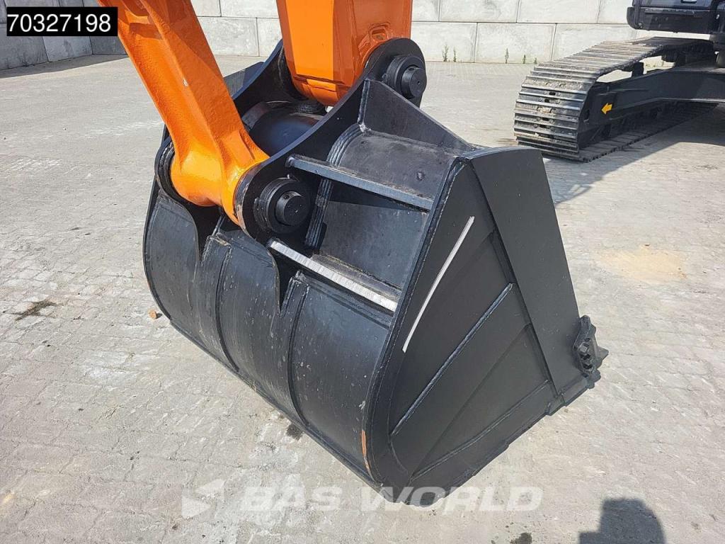 Hitachi ZX220 LC-5G ISUZU ENGINE Photo 16