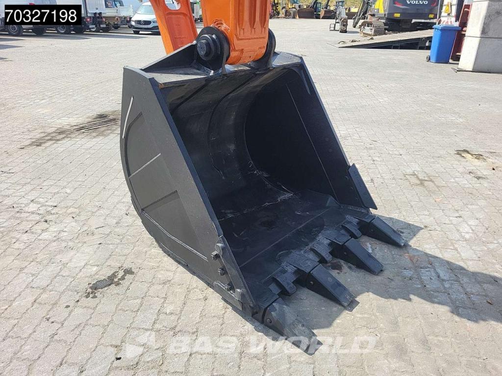 Hitachi ZX220 LC-5G ISUZU ENGINE Photo 17